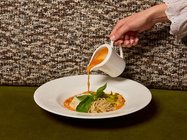 Thiou Restaurant Dos de cabillaud rôti façon bouillabaisse épicée