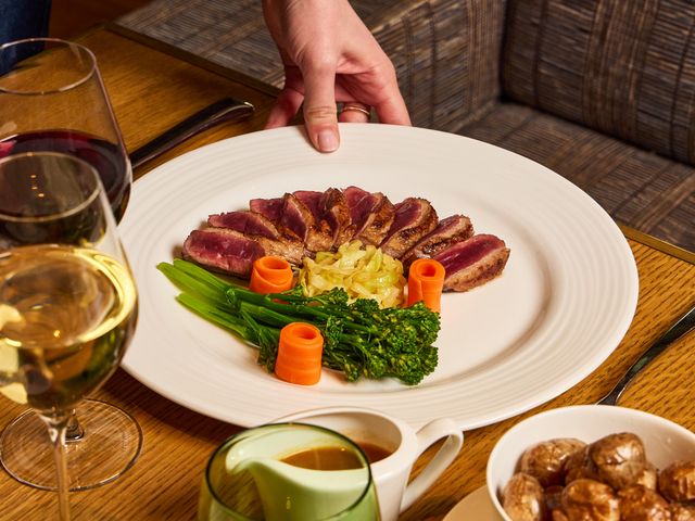 Thiou Restaurant Filet de canette fumée au foin